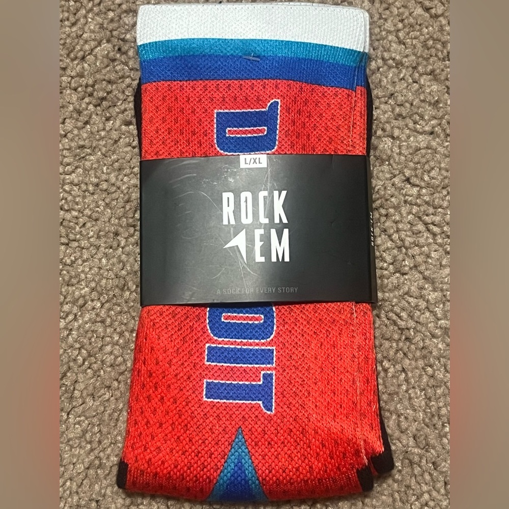 NWT ROCK EM Detroit Pistons Socks L/XL